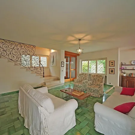 Villa Sleeps 12 Air Con Wifi *