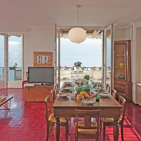 Sleeps 12 Air Con Wifi Muslone
