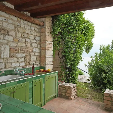 Sleeps 12 Air Con Wifi