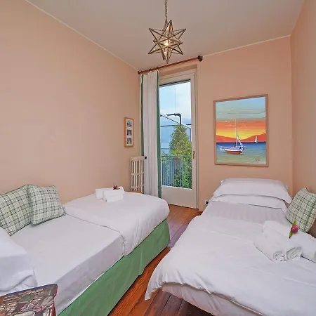 Sleeps 12 Air Con Wifi