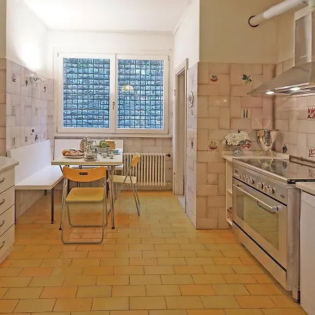 Sleeps 12 Air Con Wifi * Muslone